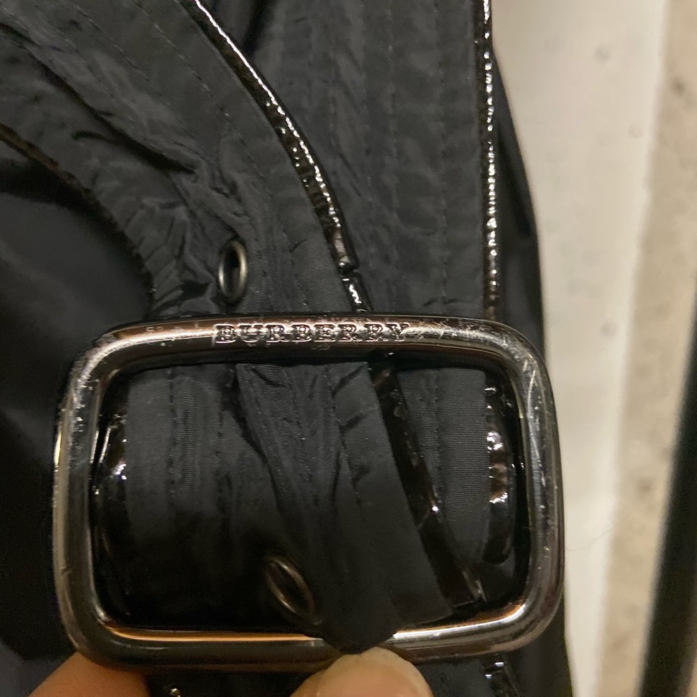 Burberry trench with patent leather piping. - Picture 5 of 7